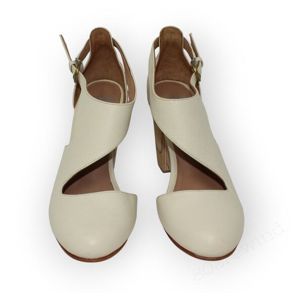 EU 38 ~ US 7.5 FORTRESS Luna Naya Asymmetric CutOut Pump PebbledIvory - Picture 4 of 14